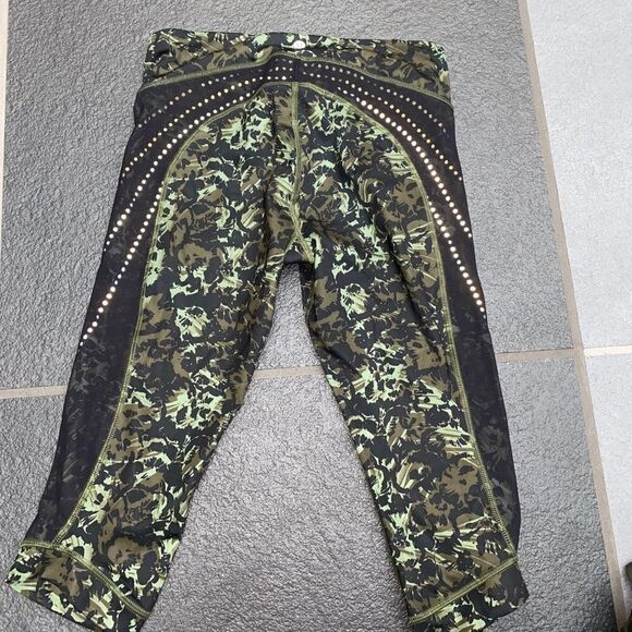 Lululemon Stop At Nothing Crop Green Army Print leggings - Picture 5 of 9